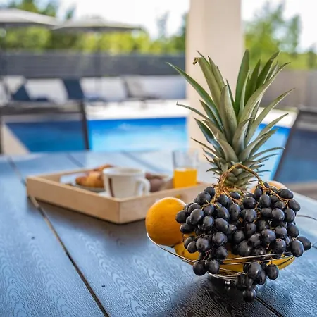 Brandneue Vanda Mit Privatem Pool 펜션 라빈