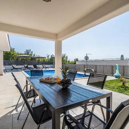 Brandneue Vanda Mit Privatem Pool