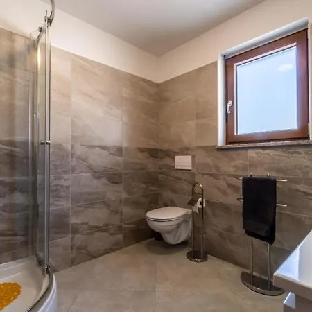 بيت للعطل Brandneue Vanda Mit Privatem Pool لابين
