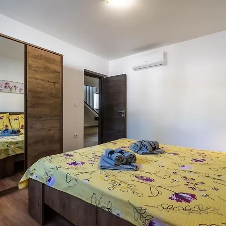 بيت للعطل Brandneue Vanda Mit Privatem Pool لابين